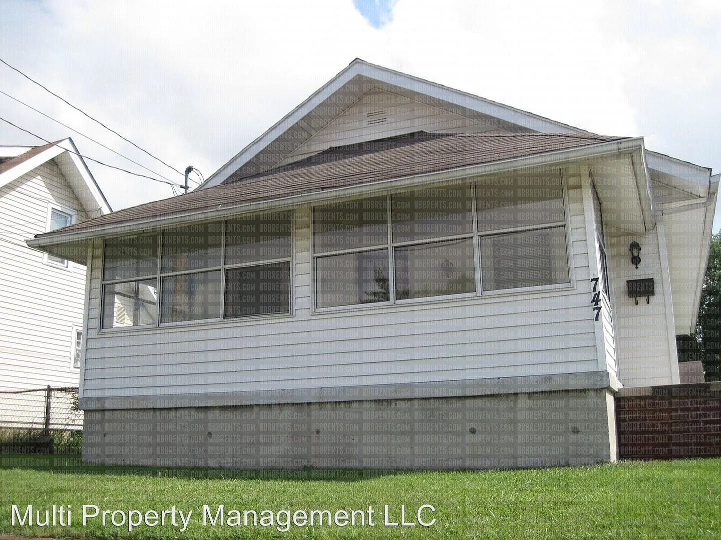 747 Woodlawn Ave photo 1