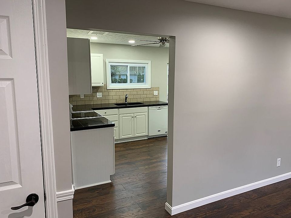 1st image of 39569 Carol Ln
