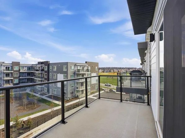33 S Carringham Gate NW #3420, Calgary, AB T3P 2H6