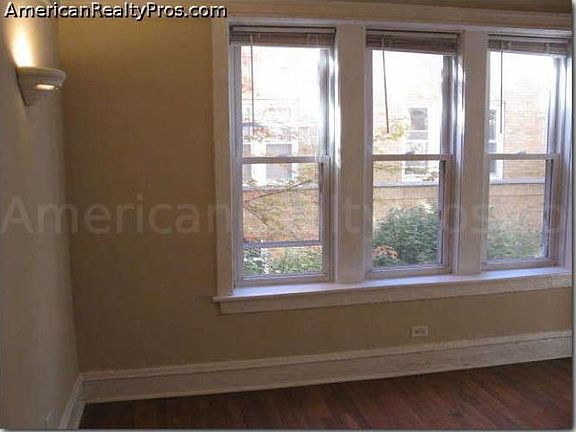 3rd image of 683 1/2 W Wrightwood Ave APT 3S