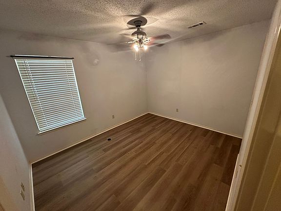2nd image of 950 Penny Ln