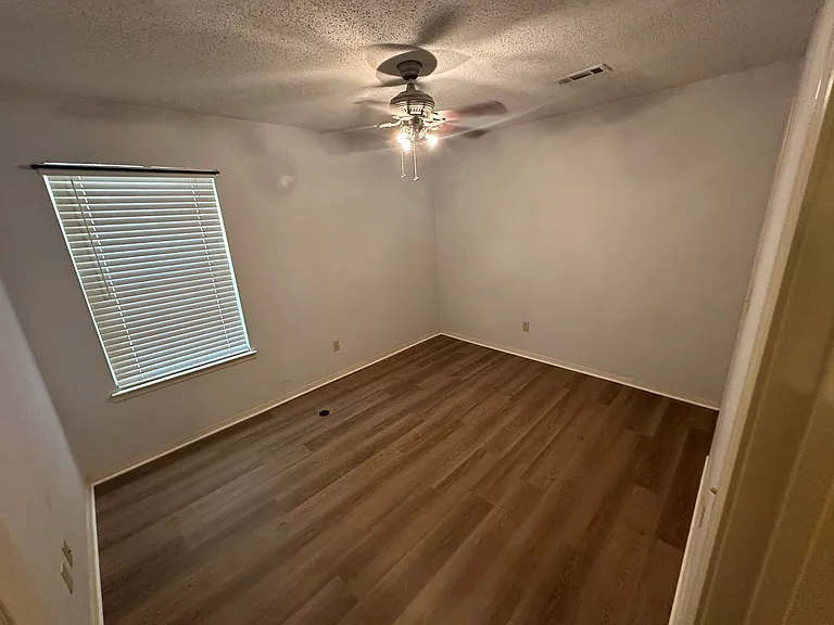 950 Penny Ln — Photo 6
