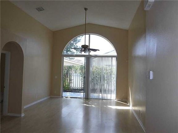 5th image of 16224 NW 18th St