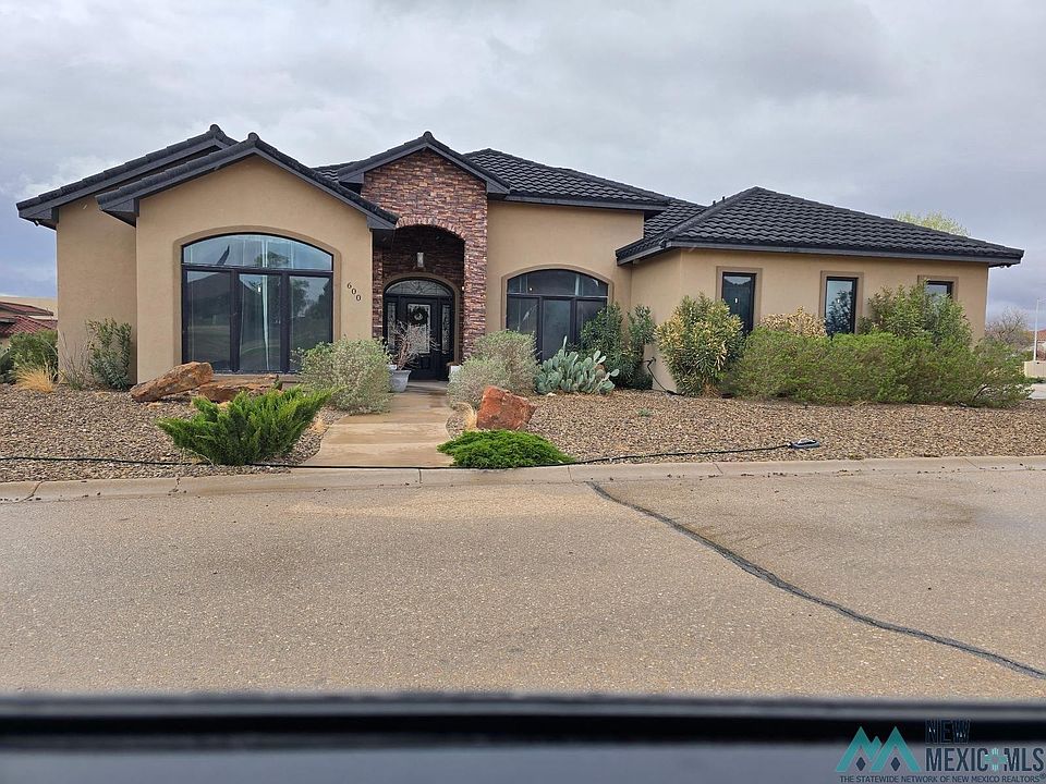 1st image of 600 Penbrook Ct