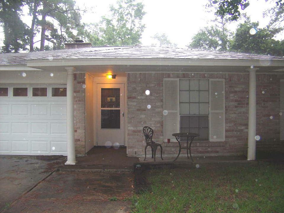 Nice porch, roof replaced after IKE