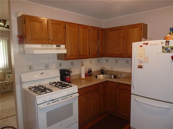 3rd image of 1560 Idaho St