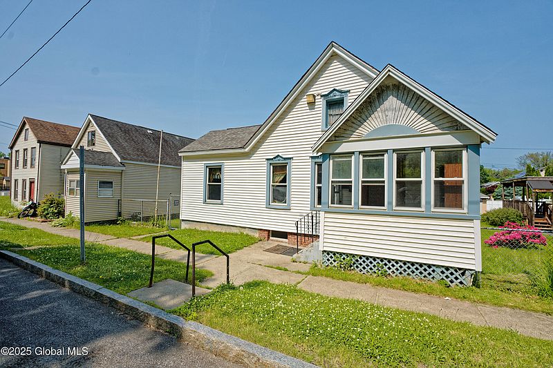 2nd image of 637 7th Avenue