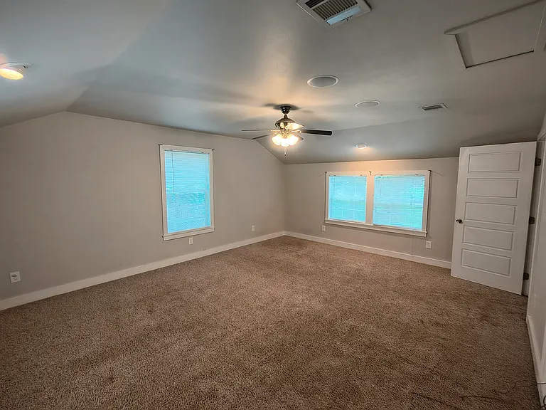 2nd bedroom (18ft x 15ft) with walk-in closet (8ft x 5ft)