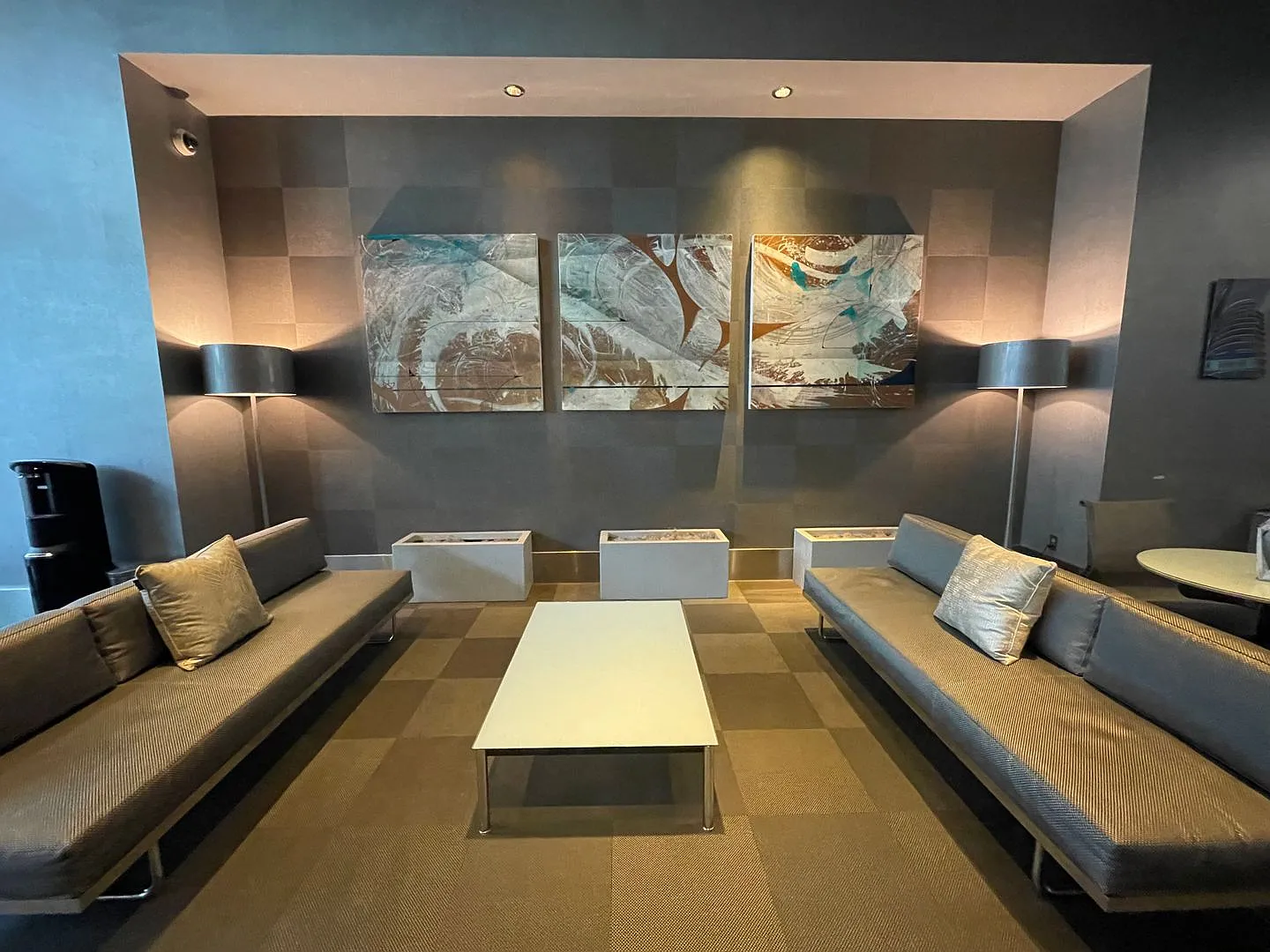 Condo Available next to Providence Park!! Washer/Dryer Included!! 24-hour Concierge Available Som... — Photo 3