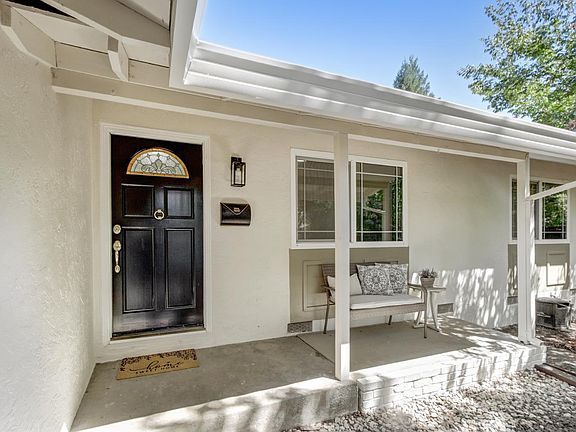 4th image of 1718 Manzanita Ln