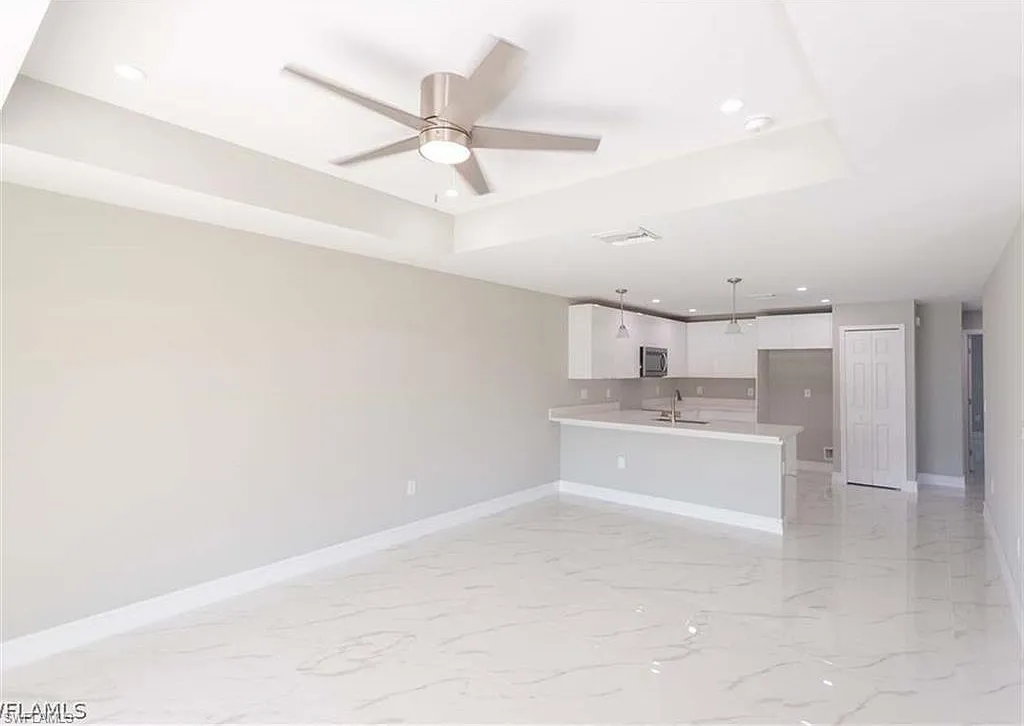 3 bed, 2.0 bath, 1240 sqft, $2,000 — Photo 2