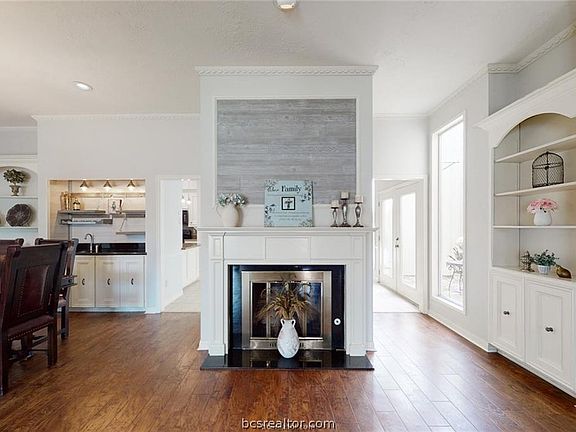 4th image of 812 Lee Hollow Dr