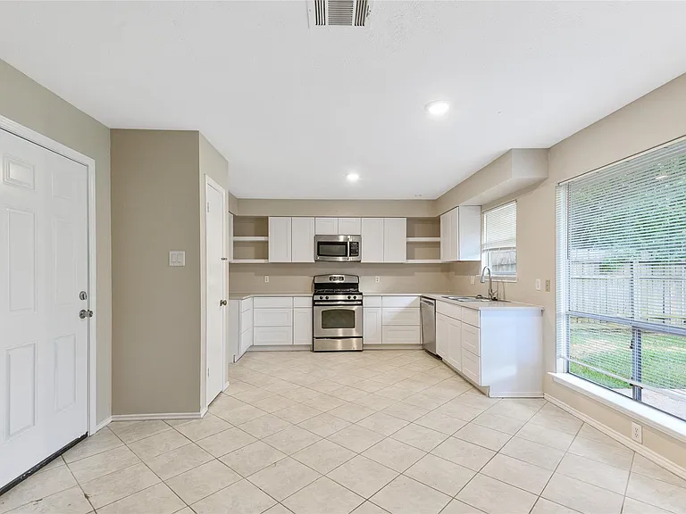 18067 Garden Manor Dr — Photo 5