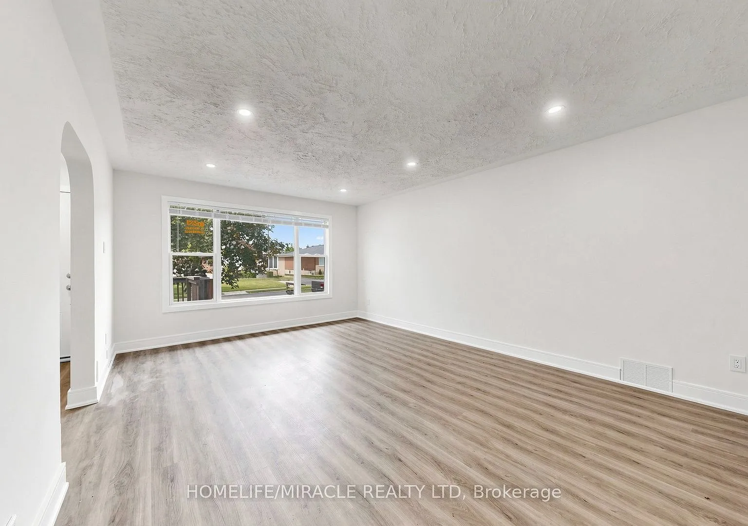 6 bed, $3,200 — Photo 2
