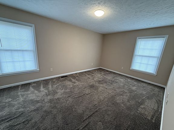 4th image of 226 Hickory Trl #1