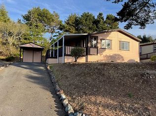 1226 Embarcadero Cir, Coos Bay, OR 97420