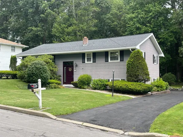 236 Ridgefield Rd, Endicott, NY 13760