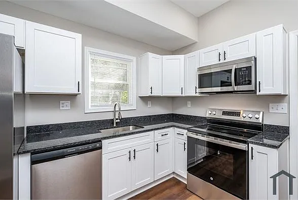 733 Kirkham St — Photo 12