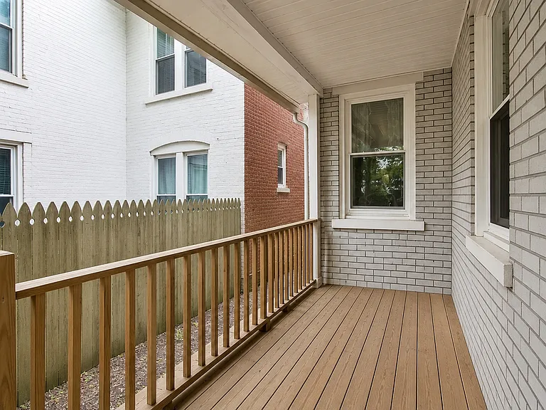 633 Center St — Photo 16
