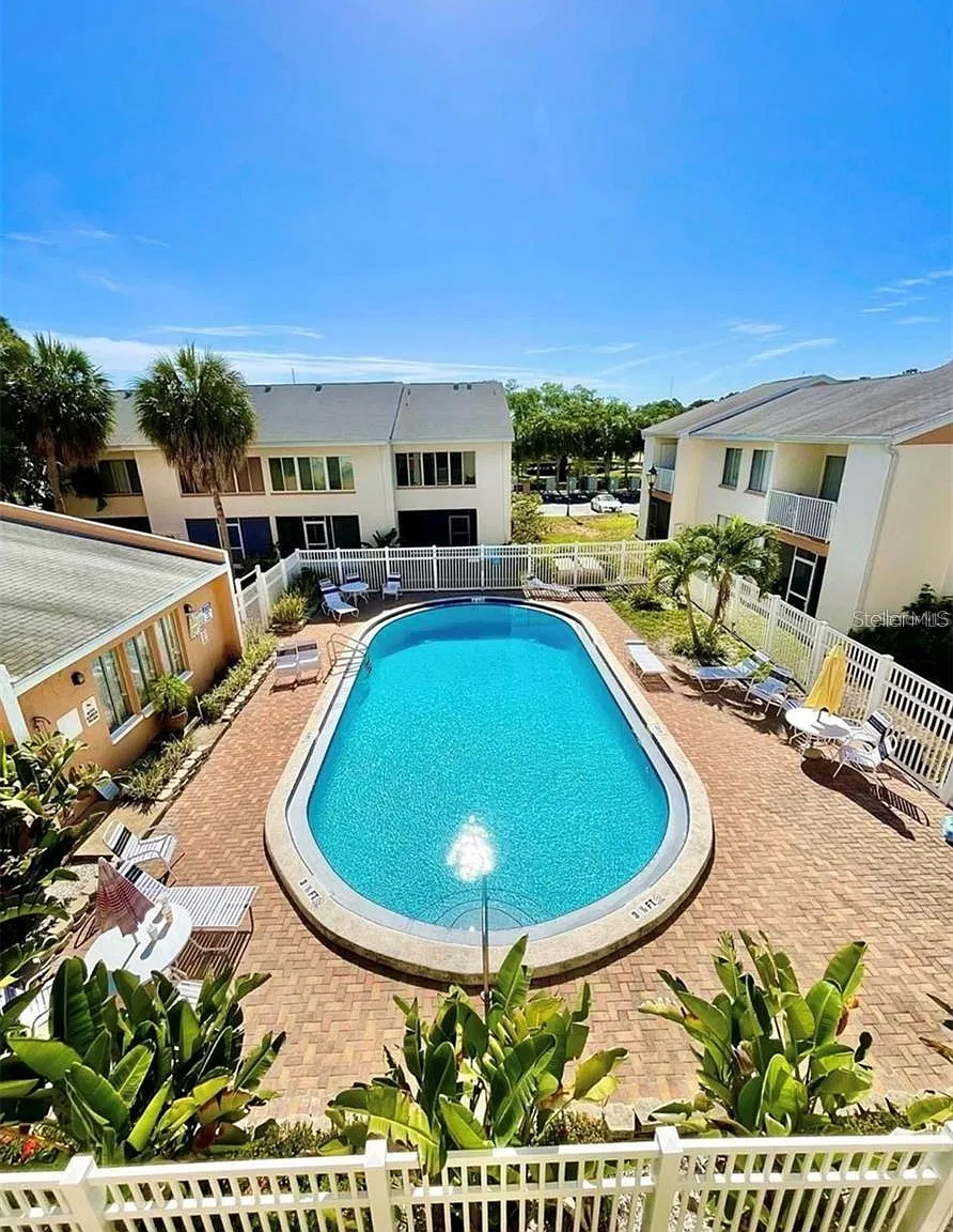 2 bed, 2.0 bath, 1090 sqft, $1,875 — Photo 1