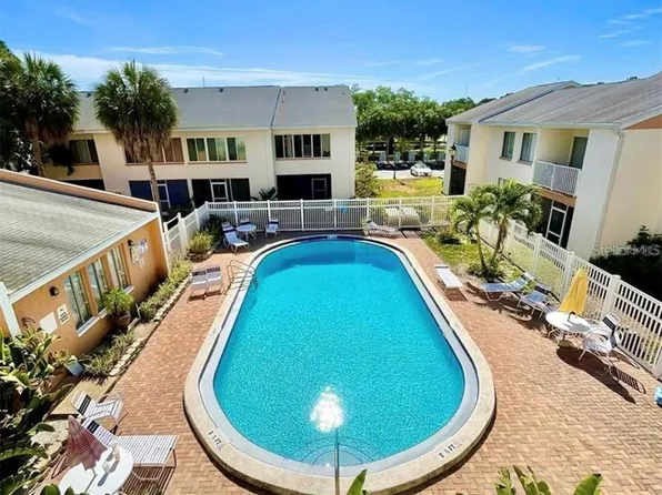 9960 5th St N APT 301, Saint Petersburg, FL 33702