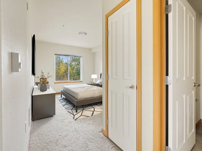 Shangri La Apartments — Photo 23