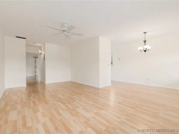 1225 NW 21st St APT 812, Stuart, FL 34994
