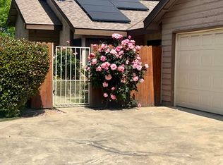 1826 E Babcock Ave, Visalia, CA 93292