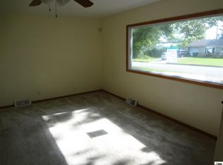 1437 SW Amhurst Rd, Topeka, KS 66604