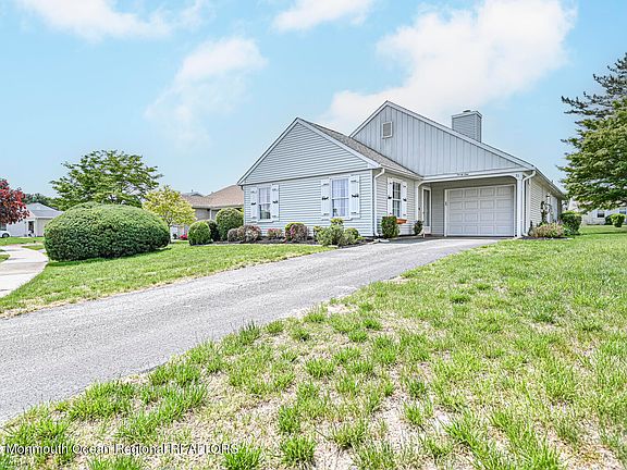 2nd image of 31 N Buckingham Drive