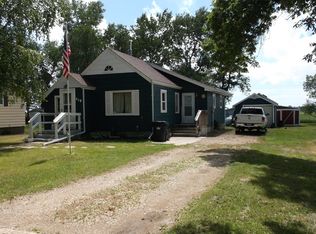 610 4th St, Maddock, ND 58348