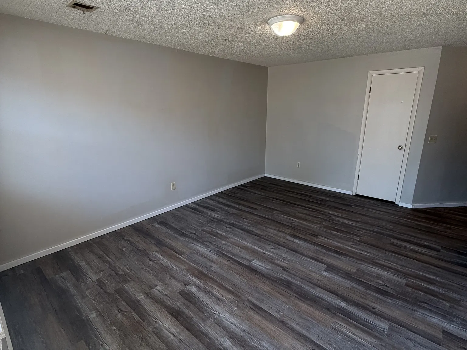 1124 South Glenn Street - 3 — Photo 2
