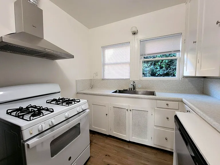 416 N 3rd Ave — Photo 9