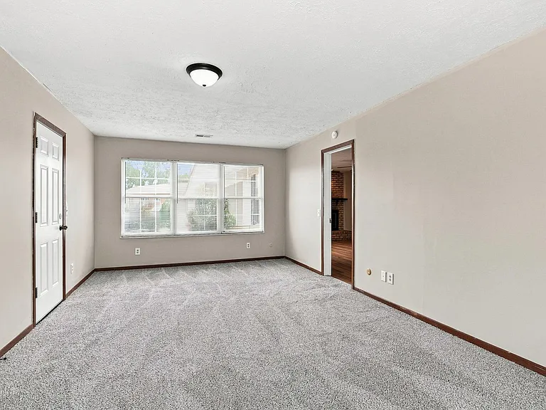 3301 Kristin Ct — Photo 6