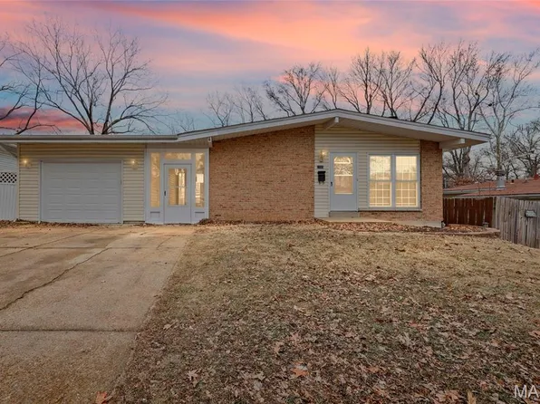 1105 Saint Anthony Ln, Florissant, MO 63033