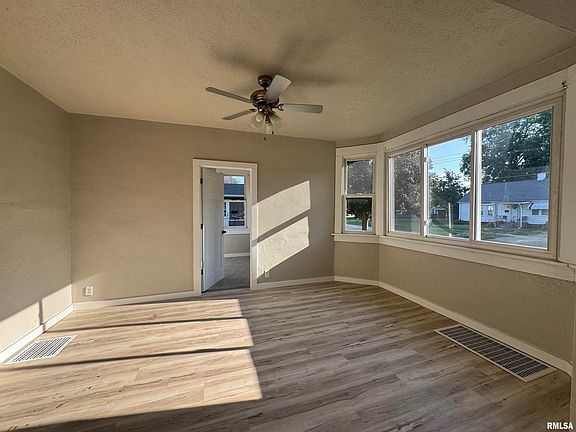 5th image of 857 N 6th Ave