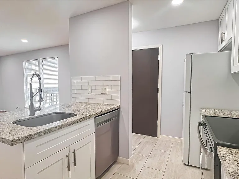 2515 Shakespeare St #4 — Photo 7
