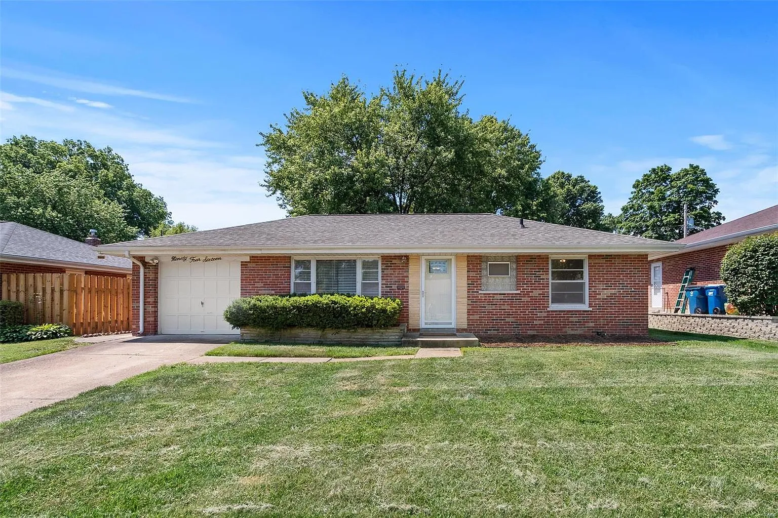 9416 Eucalyptus Dr photo 1