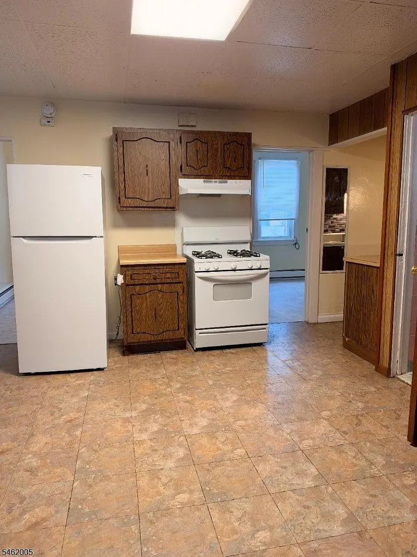 2 bed, 1.0 bath, $2,300 — Photo 3