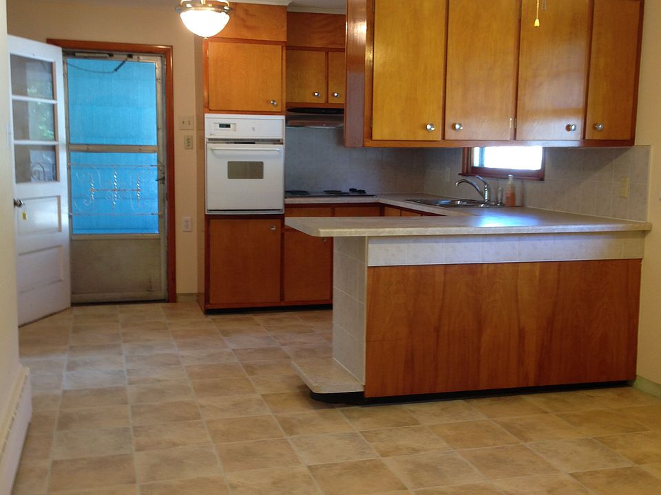 2nd image of 221 Burwell St