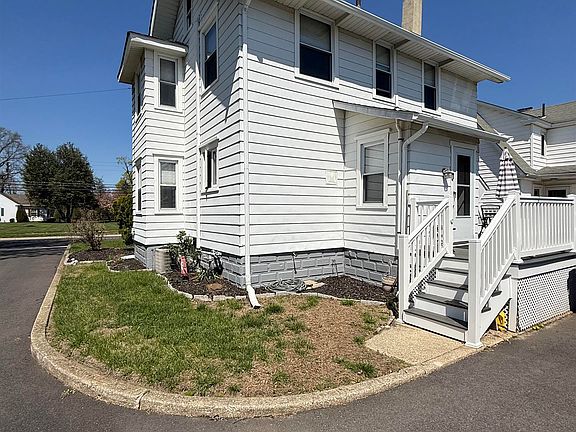 2nd image of 550 Bellevue Ave
