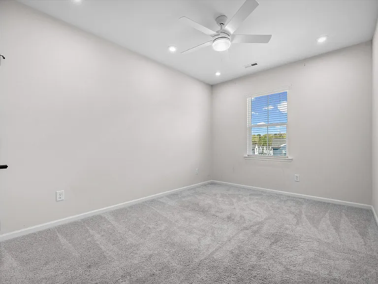 217 Brooks Springs Dr — Photo 27
