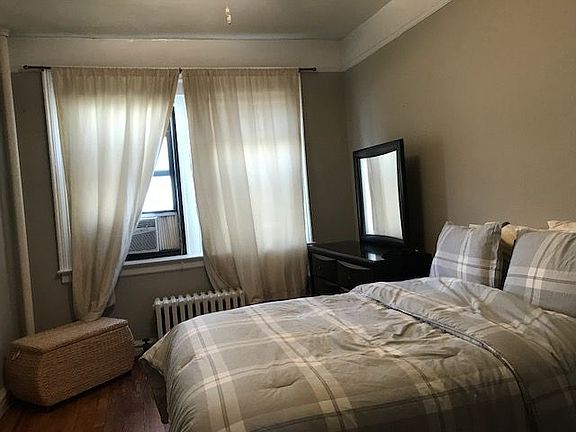 5th image of 136 W 4th St APT 3B