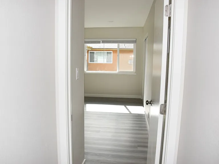 815 N Olive St — Photo 24