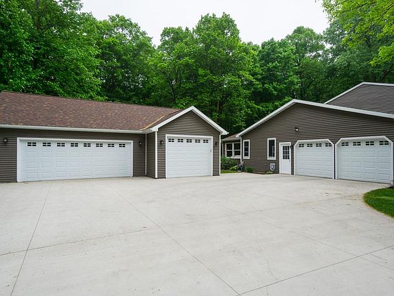 3rd image of 106 Woodside Ct