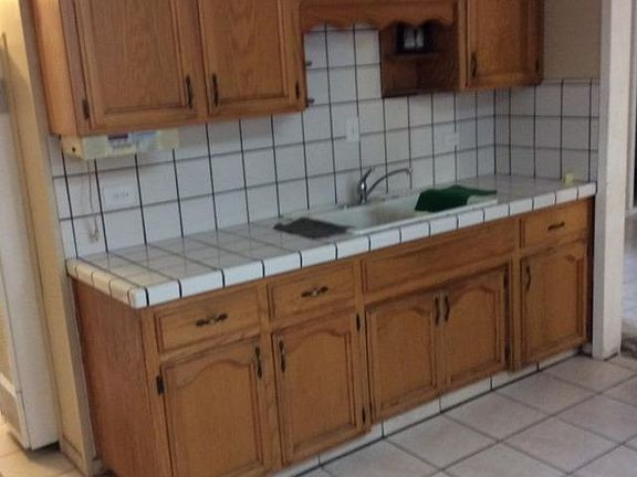3rd image of 2215 Aspen St