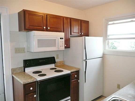 4th image of 1208 Scudder St