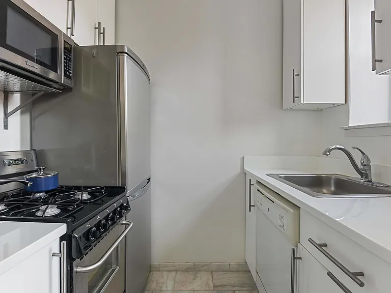 104 W 70th St #4F — Photo 6