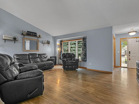 5th image of 405 12th Ave NW
