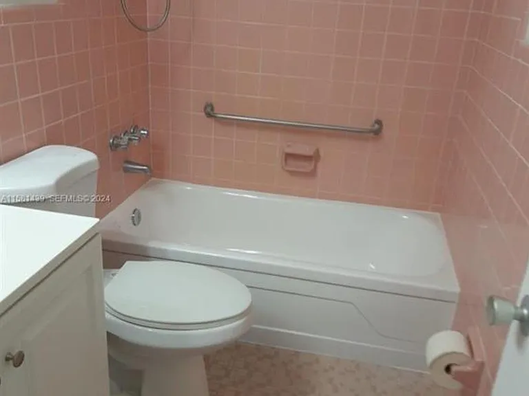 2000 NE 51st Ct #108 — Photo 10